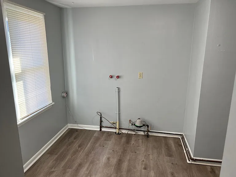 1625 Everett Ave — Photo 10