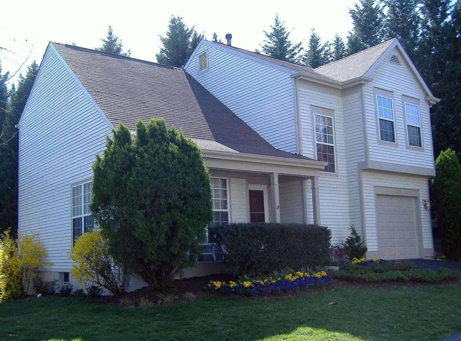 425 Foxridge Dr SW photo 1