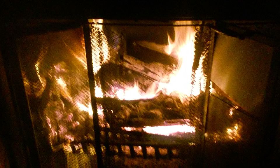 {{ROARING FIREPLACE >>>>