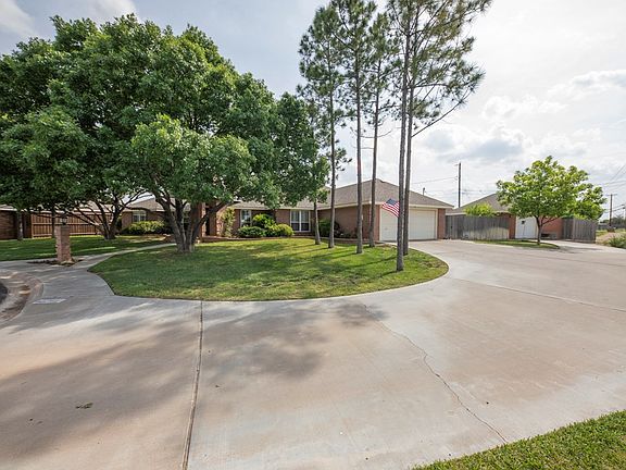 5th image of 3711 Oakmont Dr