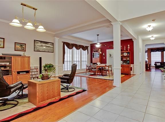3rd image of 3105 Normandy Dr
