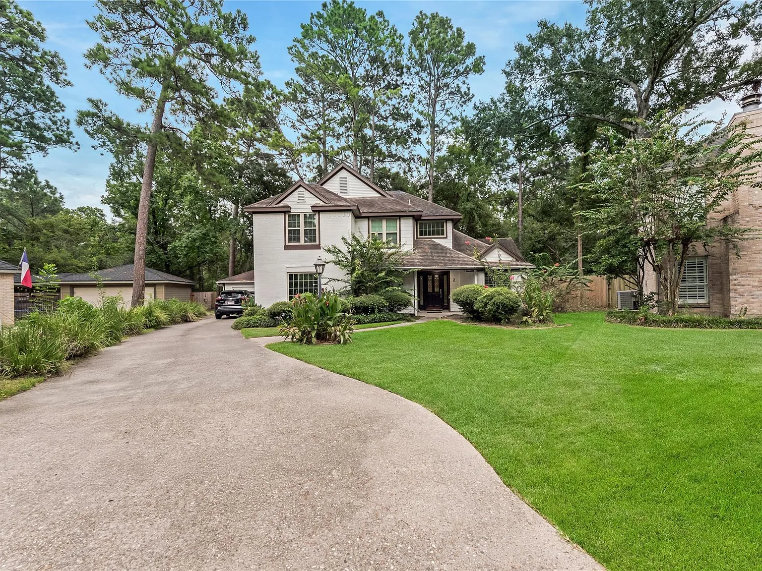 4 bed, 2.5 bath, 2427 sqft, $3,600 — Photo 3