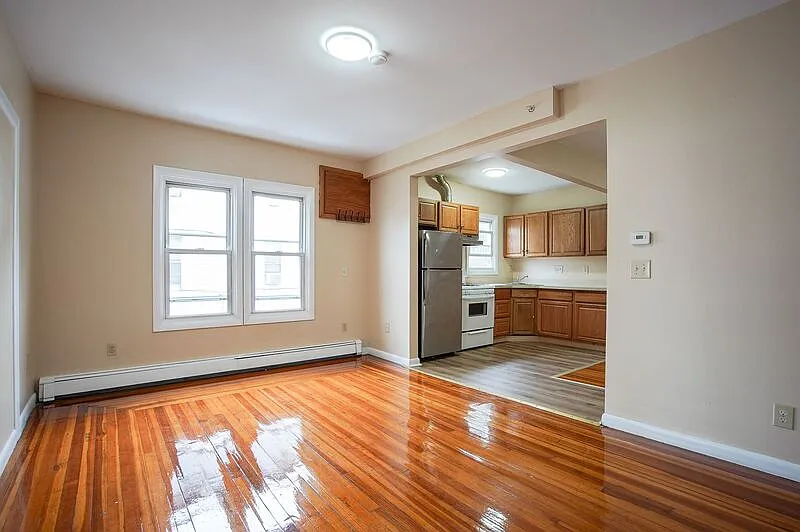 2 bed, 1.0 bath, 1200 sqft, $1,700 — Photo 4