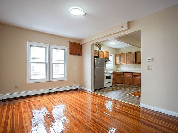 4th image of 143 Skeele St APT 2L