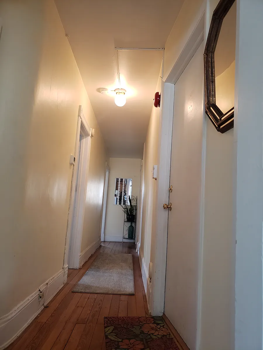 Building Photo - 5001 Roland Ave #2