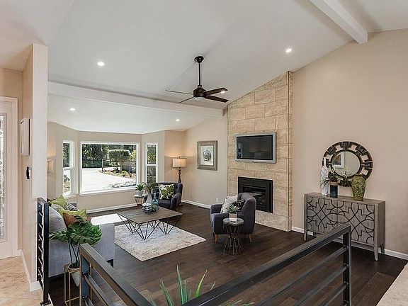 5th image of 1031 Berry Ln