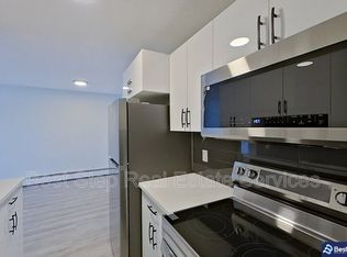 10837 117th St NW #104, Edmonton, AB T5H3N4