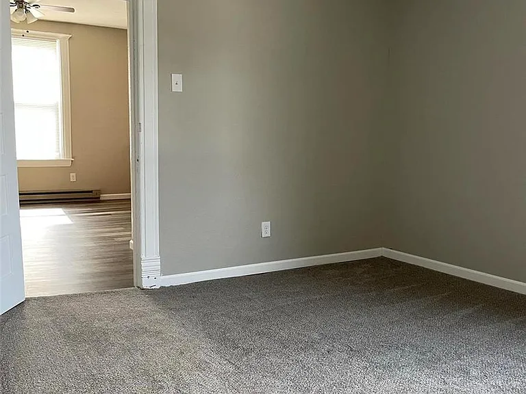 319 N Hesperia St #B — Photo 12