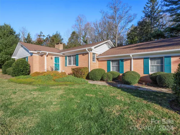 114 Hawthorn Dr, Hendersonville, NC 28791