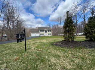 61 E Shore Lake Owassa Rd, Newton, NJ 07860