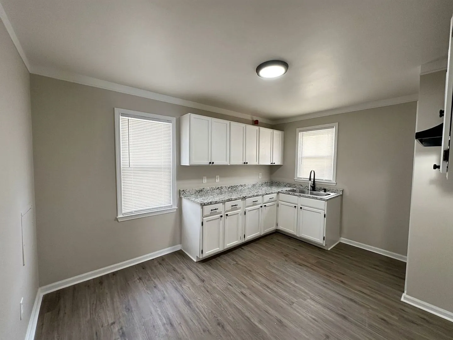 This beautifully updated 3-bedroom, 1-bath single-family home is ready for move-in! — Photo 4