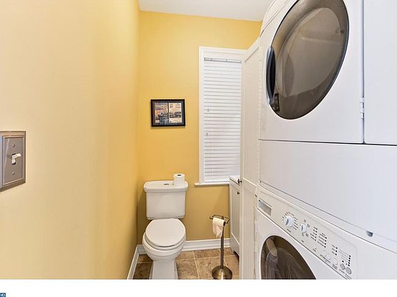 4th image of 2340 W 18th St #2