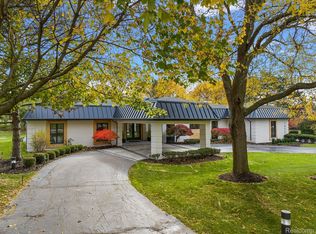 1892 Seminole Ct, Bloomfield Hills, MI 48302