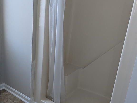 5th image of 979 Stewarts Creek Dr APT 15
