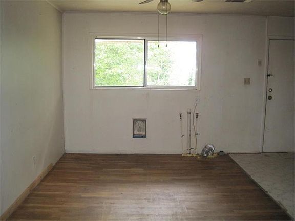 3rd image of 4139 Camellia Cir