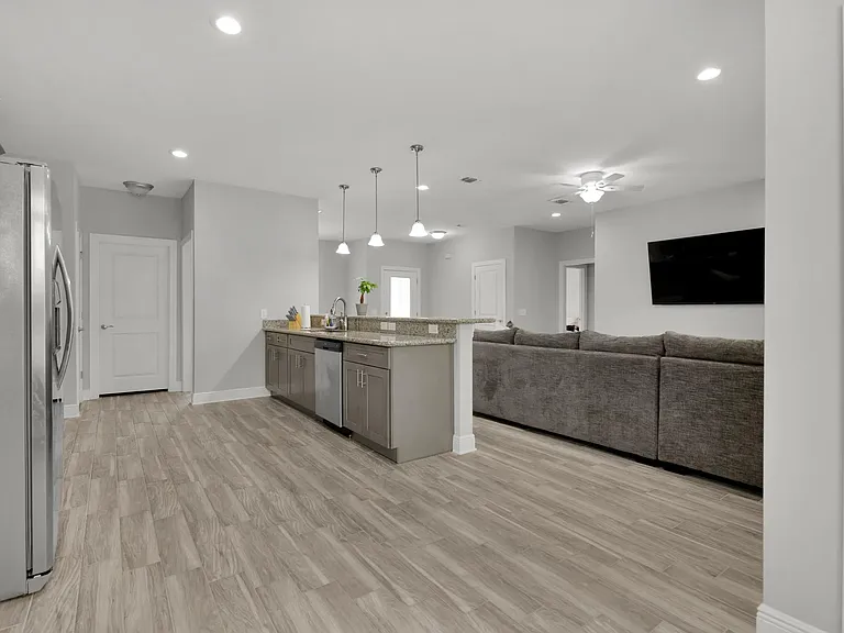 615 Lakeview St — Photo 11