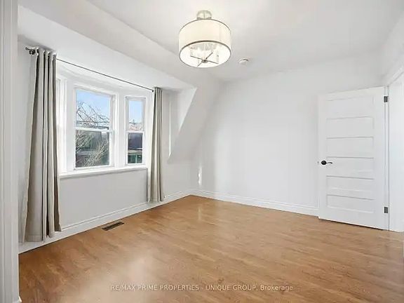 5th image of 589 Logan Ave #1A