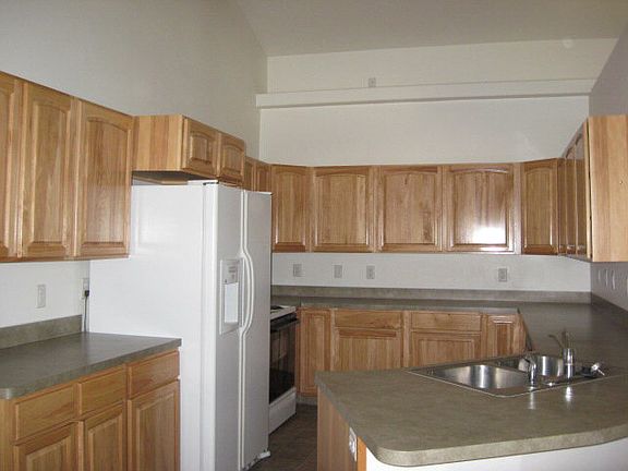 3rd image of 3162 N Ashwood Ln
