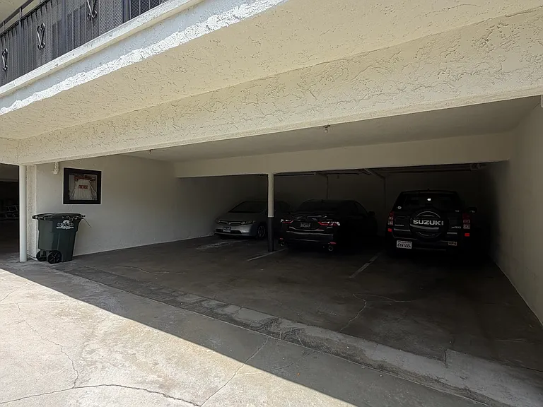 2421 N Beachwood Dr #2 — Photo 17