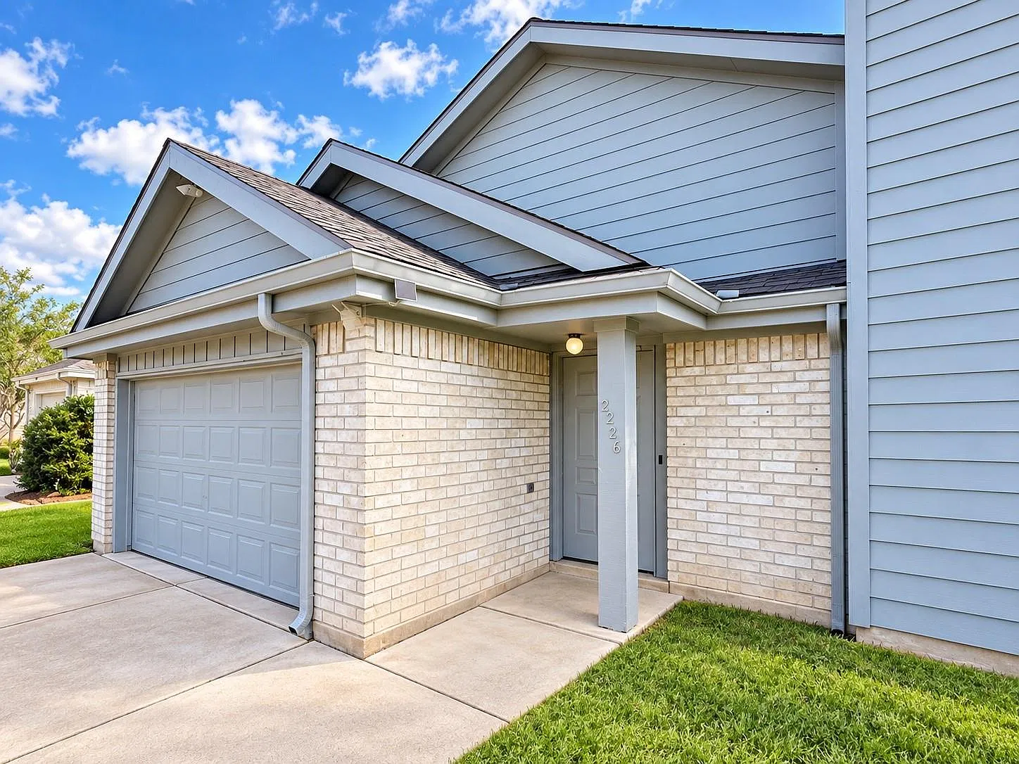 3 bed, 2.0 bath, 1741 sqft, $2,200 — Photo 2
