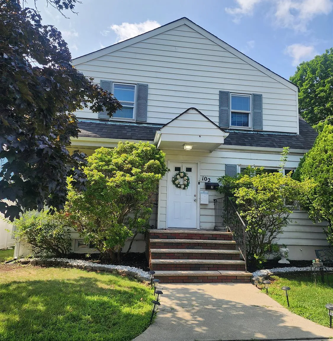 2 bed, 1.0 bath, 1179 sqft, $2,200 — Photo 1