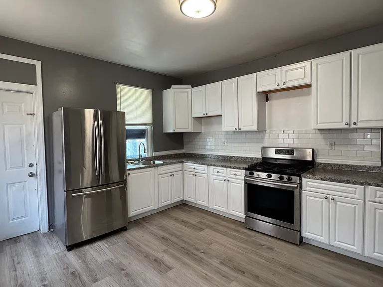 625 N Linwood Ave — Photo 3