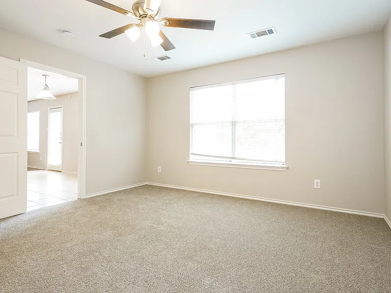 908 Chase Ln — Photo 10