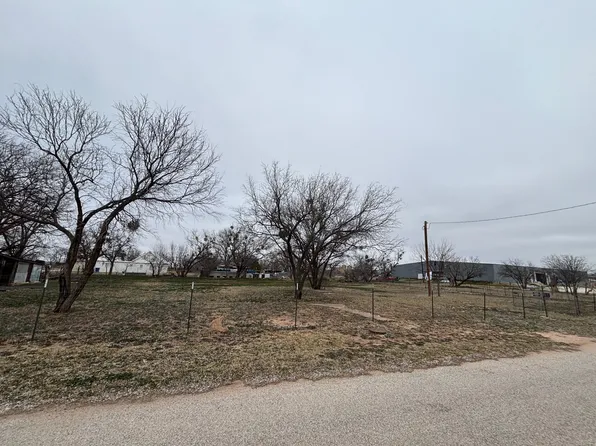 508 W Pierce St, Winters, TX 79567