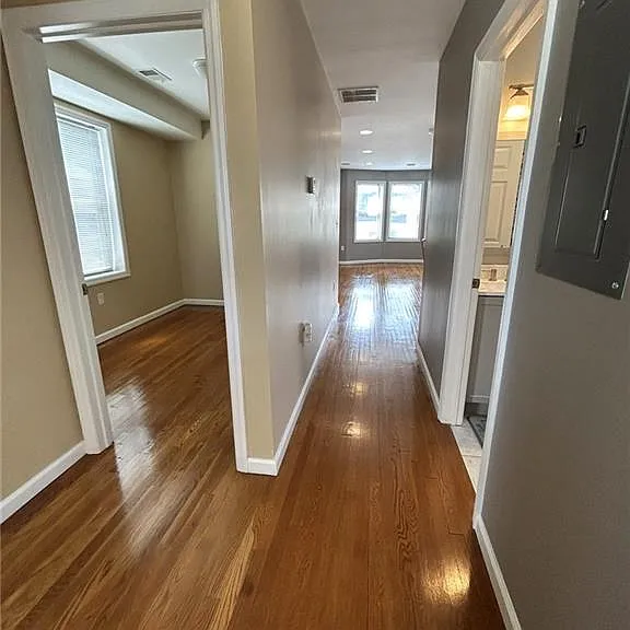 586 Jacques St — Photo 12