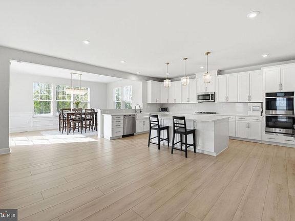 3rd image of 320 Pepperidge Dr