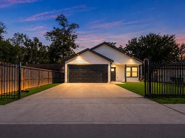 6705 Roanoke St, Houston, TX 77028