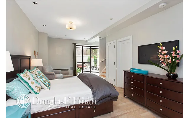Sold by Douglas Elliman | media 4