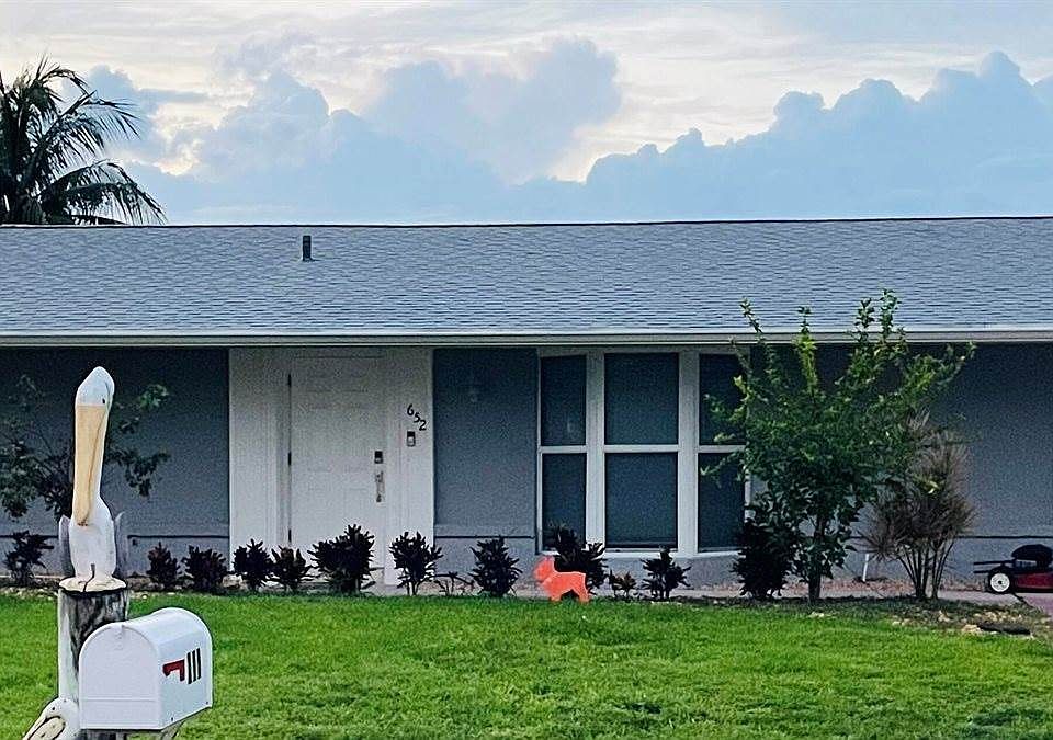 1st image of 652 SE Degan Dr