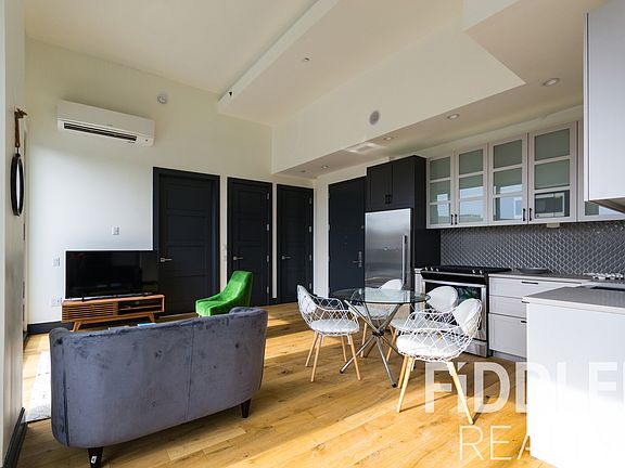 3rd image of 10 Montieth St #638A