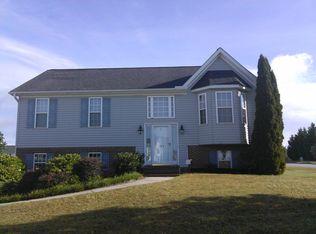 900 Big Creek Ct, High Point, NC 27265