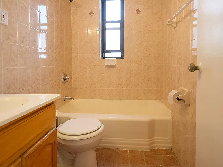 70 Clark St #4D — Photo 18