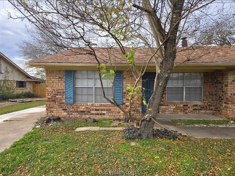 1922 Briar Oaks Dr