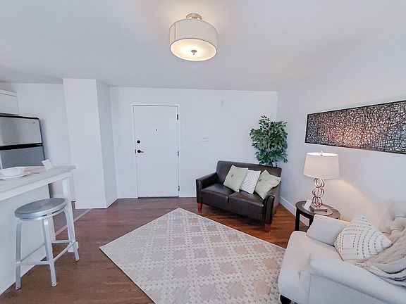 4th image of 836 Park Ave #87ECE4010