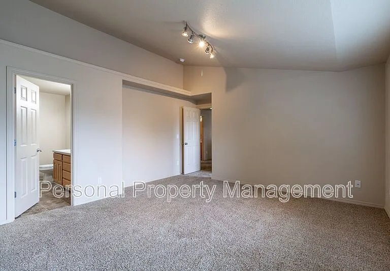 7905 NE 64th St — Photo 14