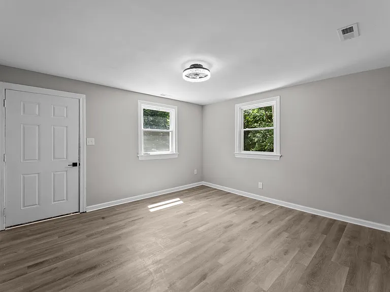 1424 Springbrook Dr — Photo 10