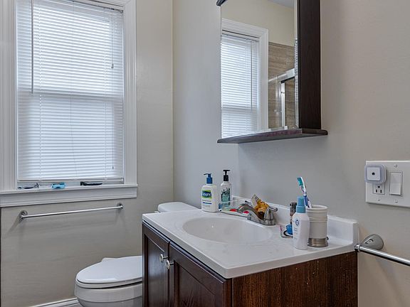 5th image of 2822 N Nordica Ave