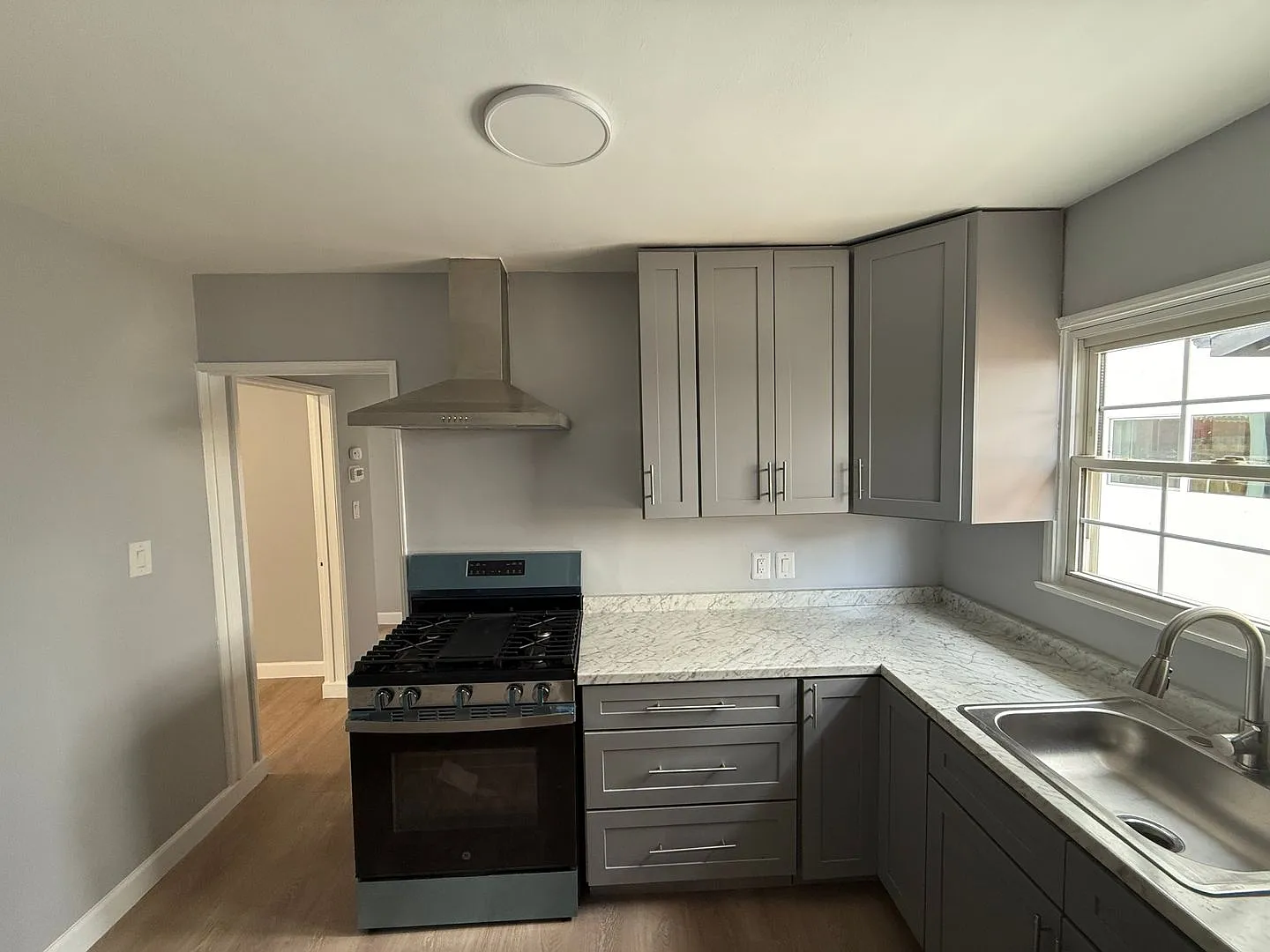 Stunning, Newly Remodeled 3 Bedroom, 2 Bath — Photo 4