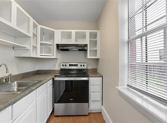 4th image of 827 6th St #B