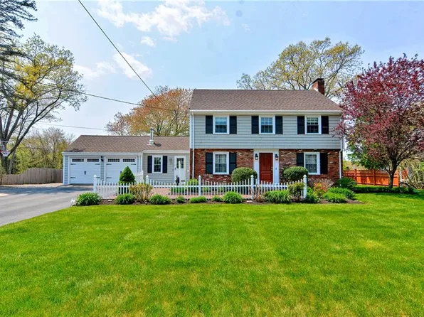 59 Newell Dr, Cumberland, RI 02864