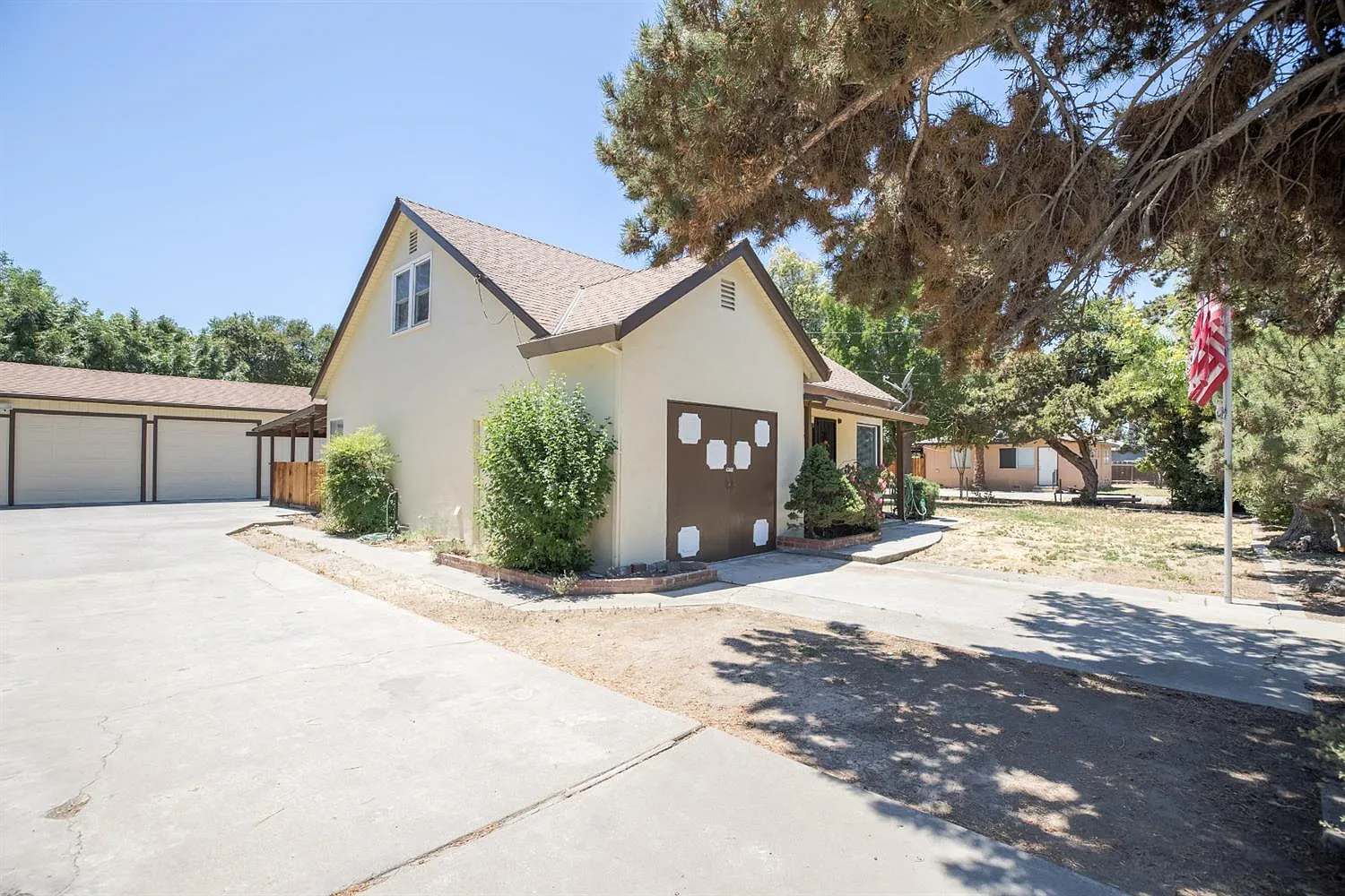 1624 Shaddox Ave photo 1