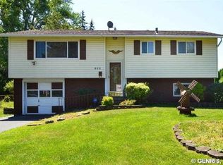 105 Harmony Dr, Rochester, NY 14626