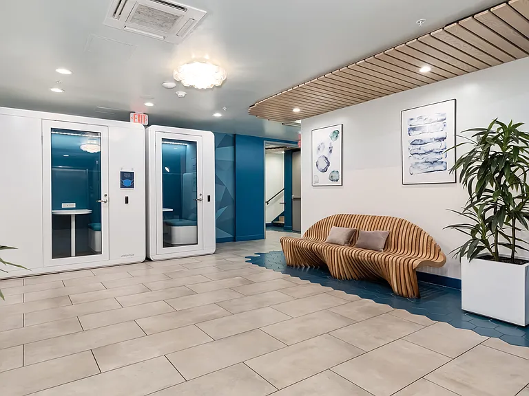 Living at Santa Monica — Photo 24