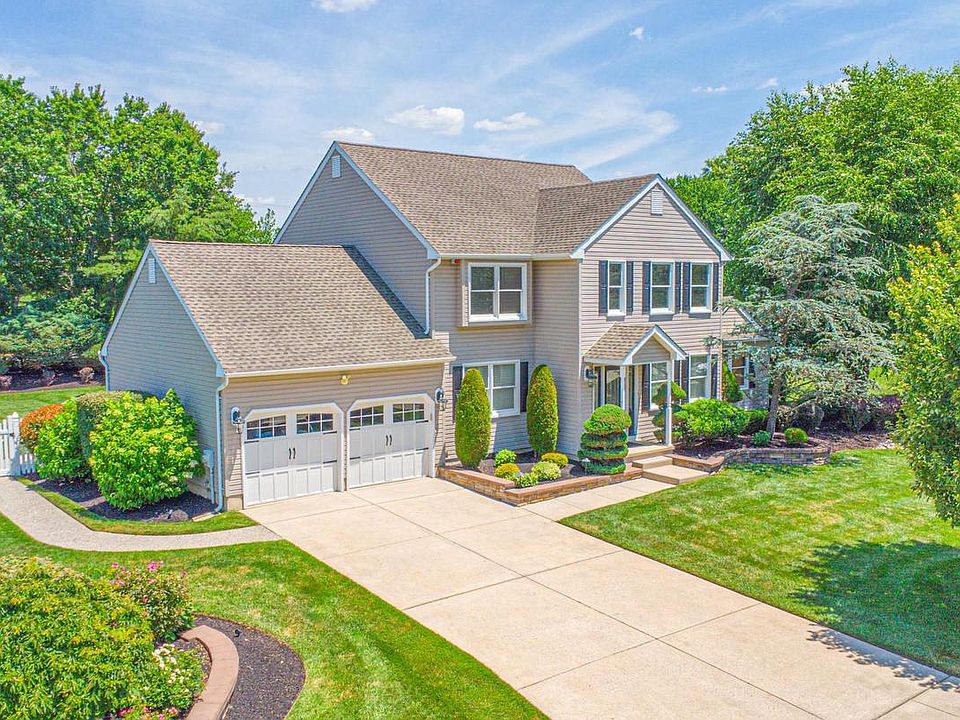 1st image of 607 Apple Dr