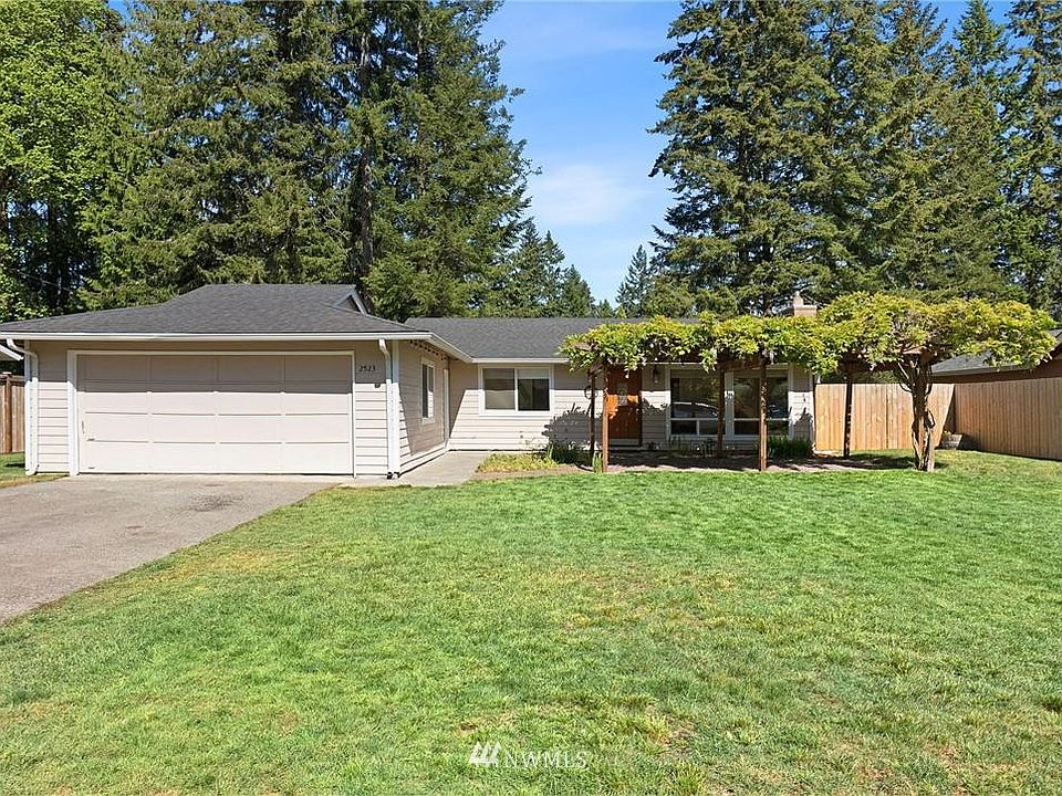 1st image of 2523 Pine Tree Dr SE