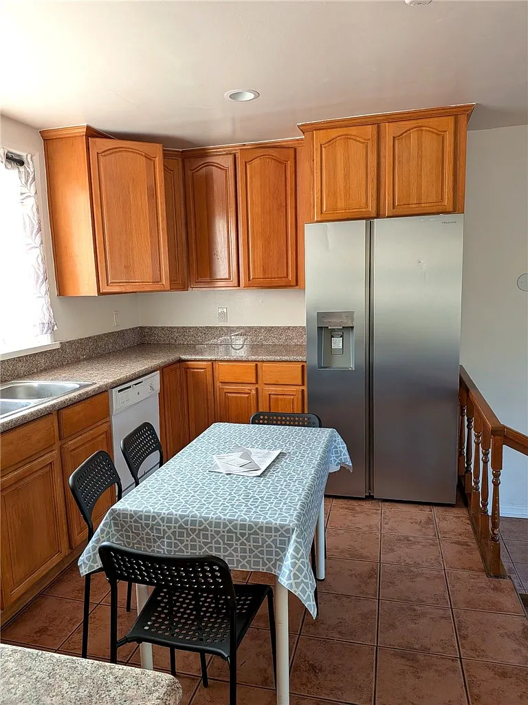 3 bed, 1300 sqft, $2,900 — Photo 4